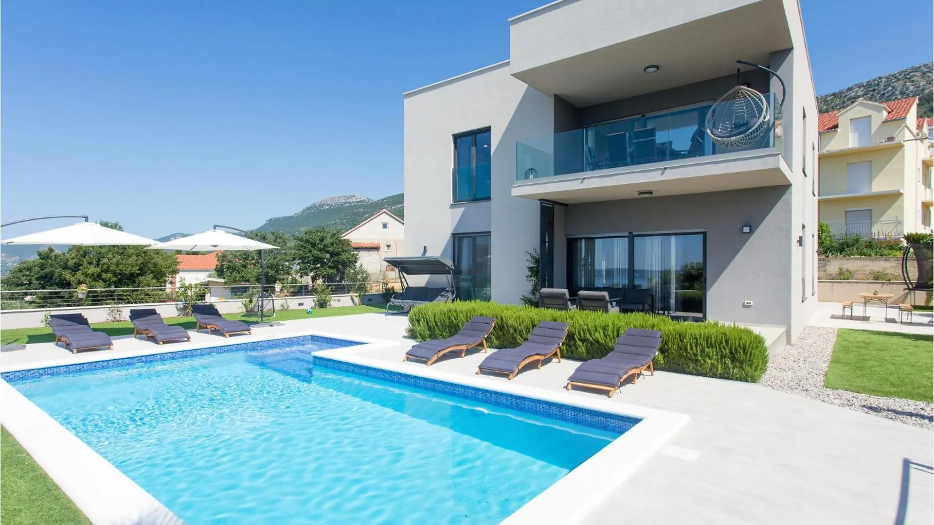 Nice Home In Kastel Kambelovac With Kitchen Kastela